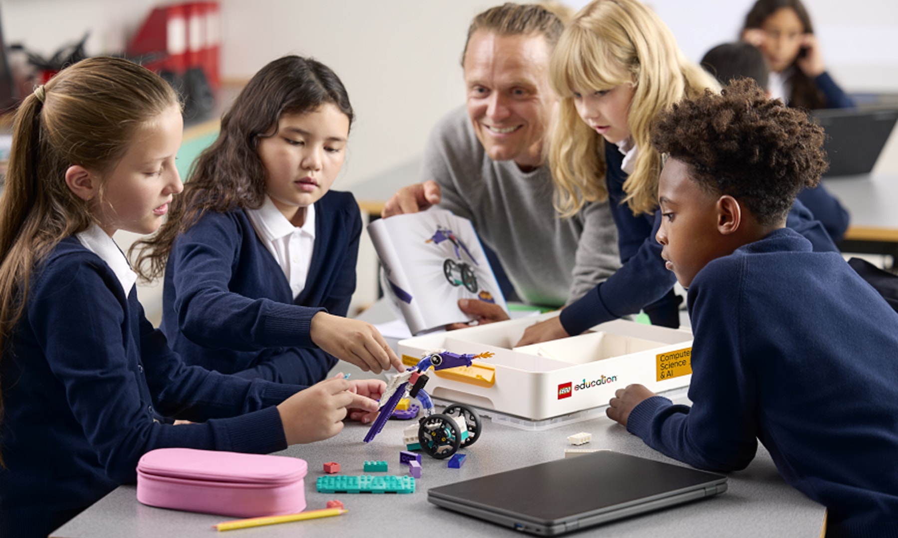 CSAI_45521_LEI_Lifestyle_teacher and students_4000x2400.png