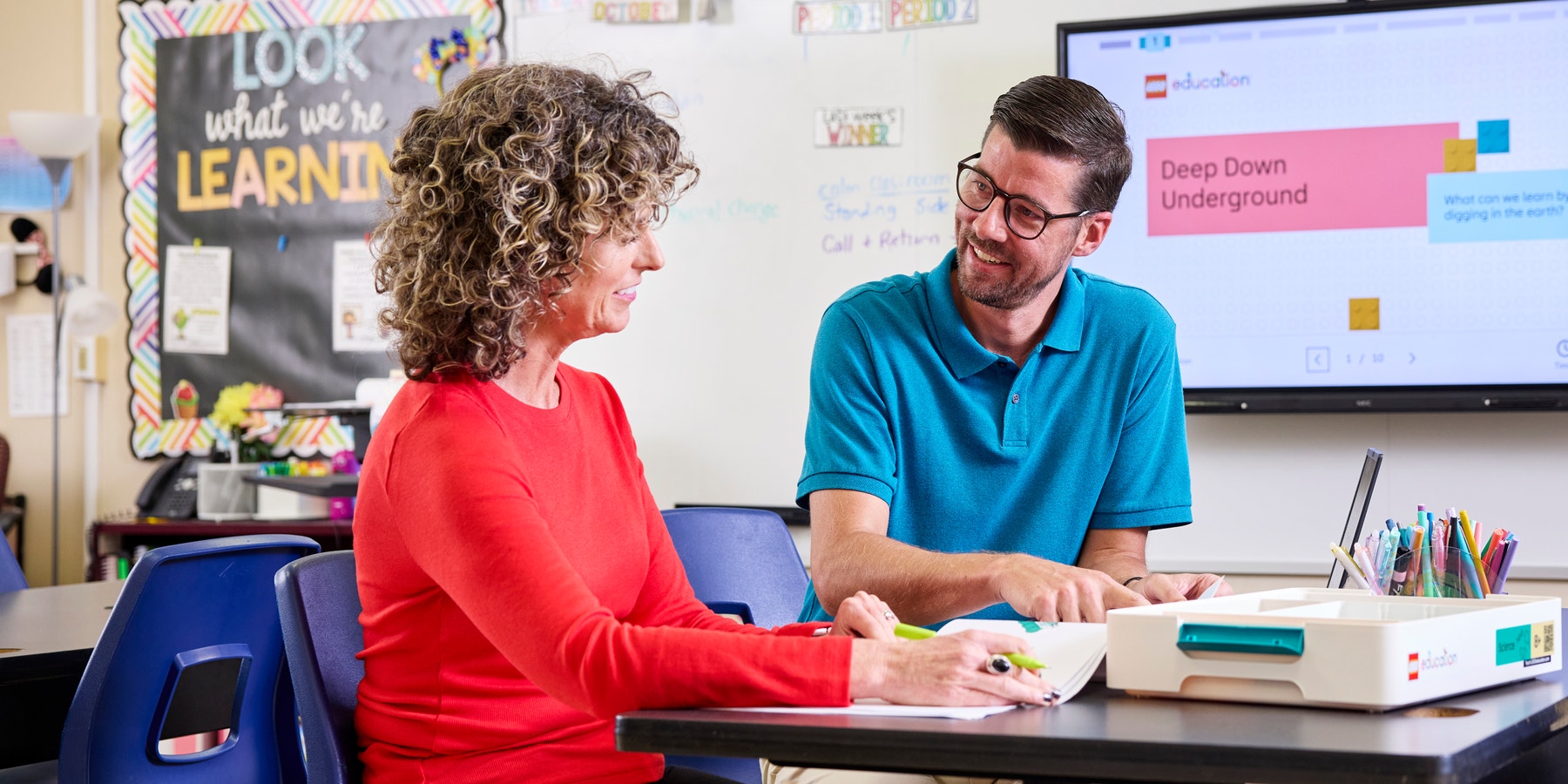 Sci_45621_US_Lifestyle_Teachers conversing_4000x2000.png