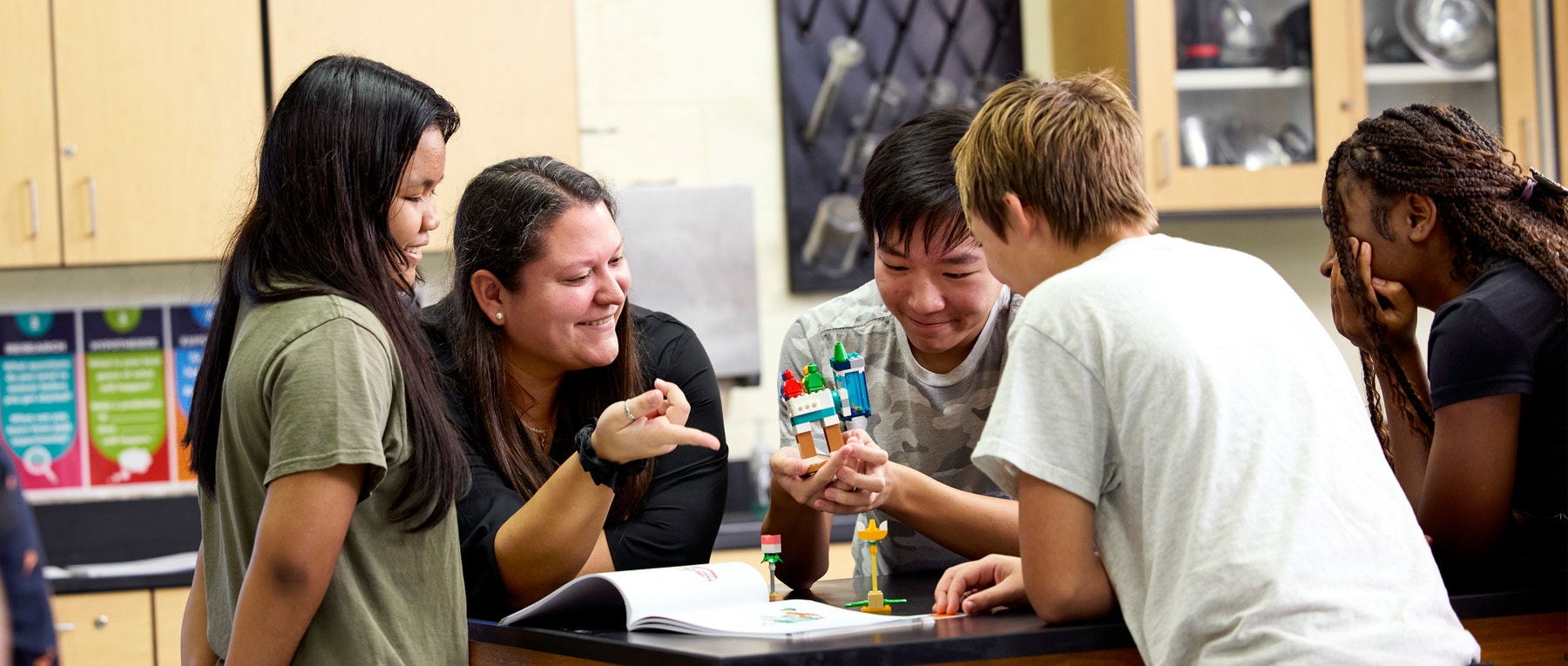 Sci_Lifestyle_Teachers and students_4000x1700.jpg