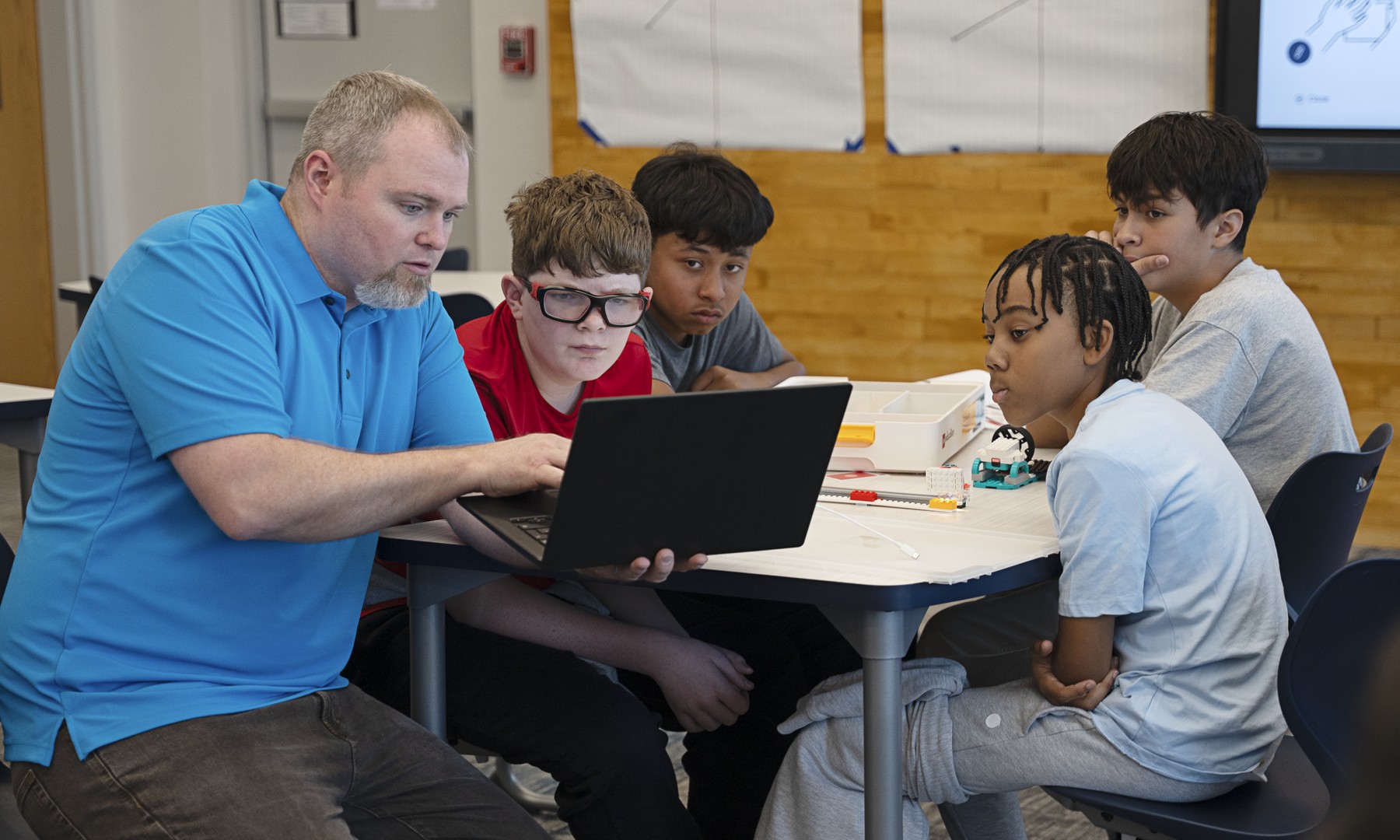 CSAI_45522_Lifestyle_teacher and students_4000x2400.png