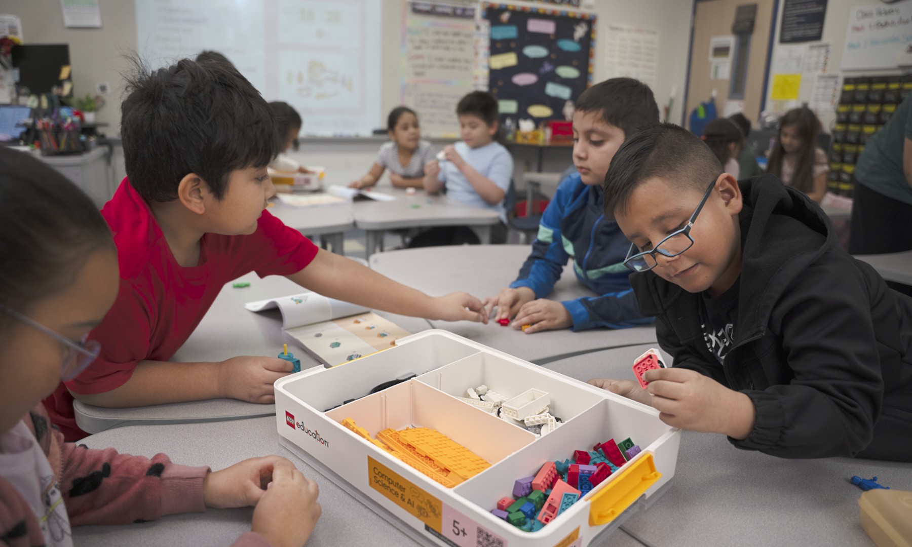 CSAI_45520_LEI_Lifestyle_Student collaboration_4000x2400.png