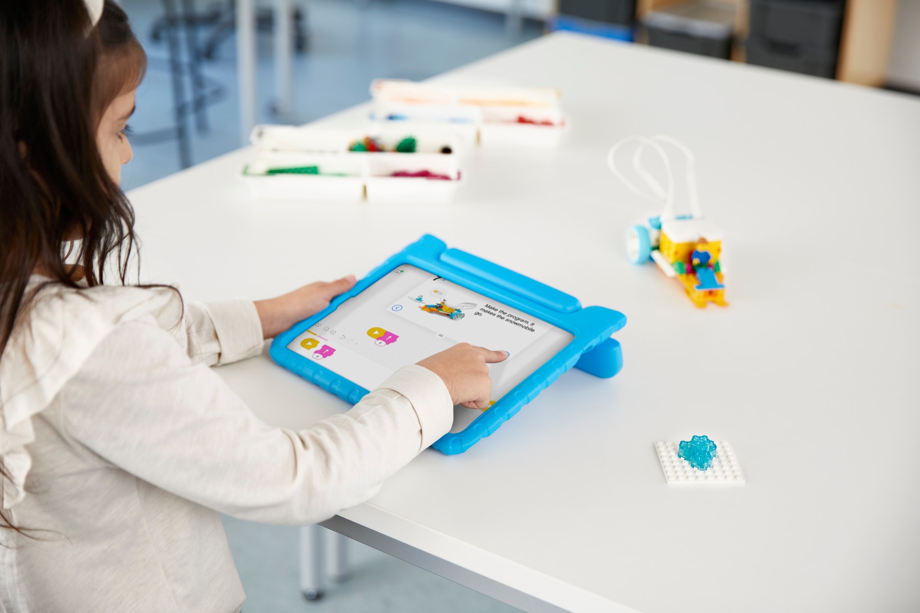 LE_SPIKE Essential_Lifestyle_2HY21_45345_06.jpg