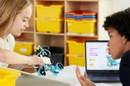 Kids building a STEAM kit in classroom