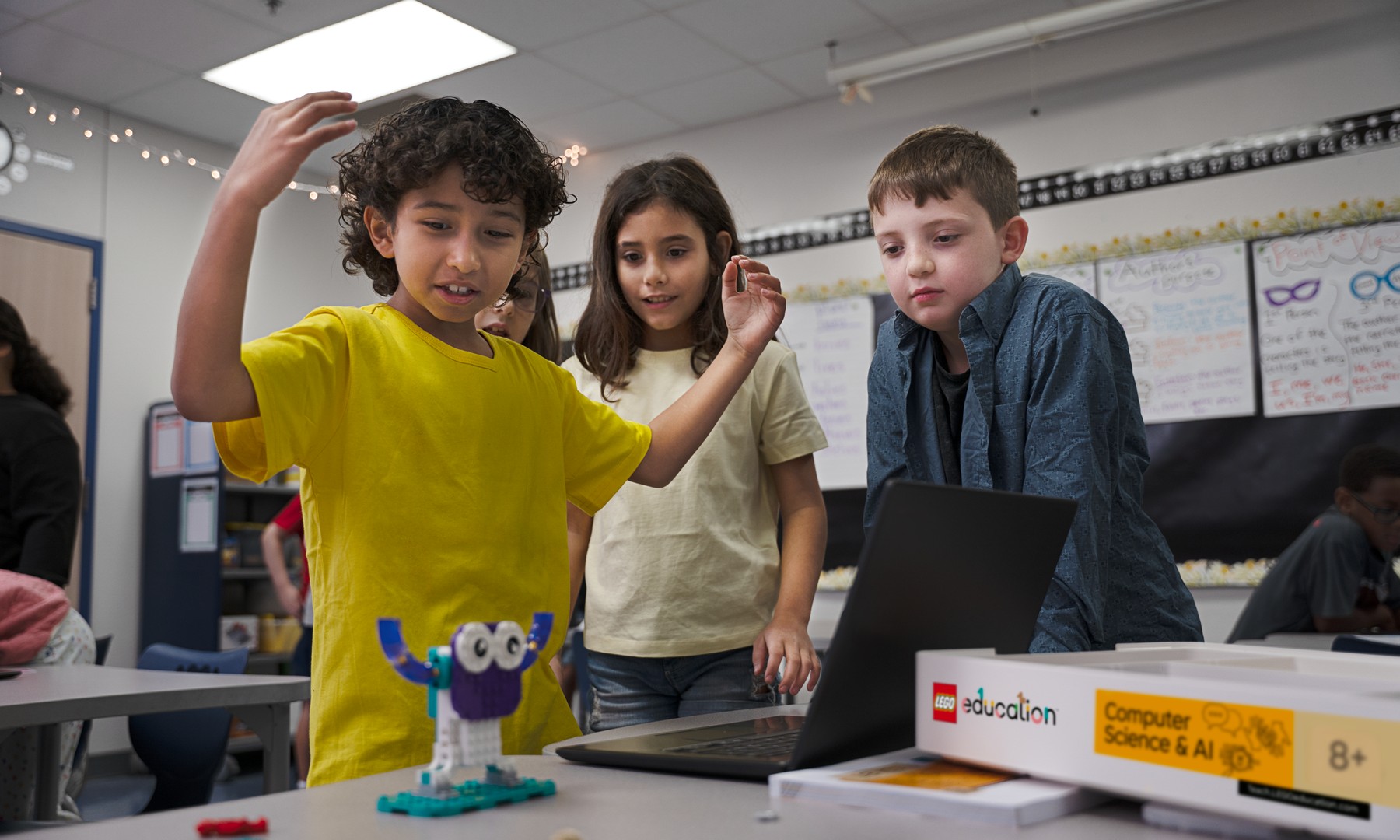 CSAI_45521_LEI_Lifestyle_Students using LEGO Education Computer Science and AI_4000x2400.png