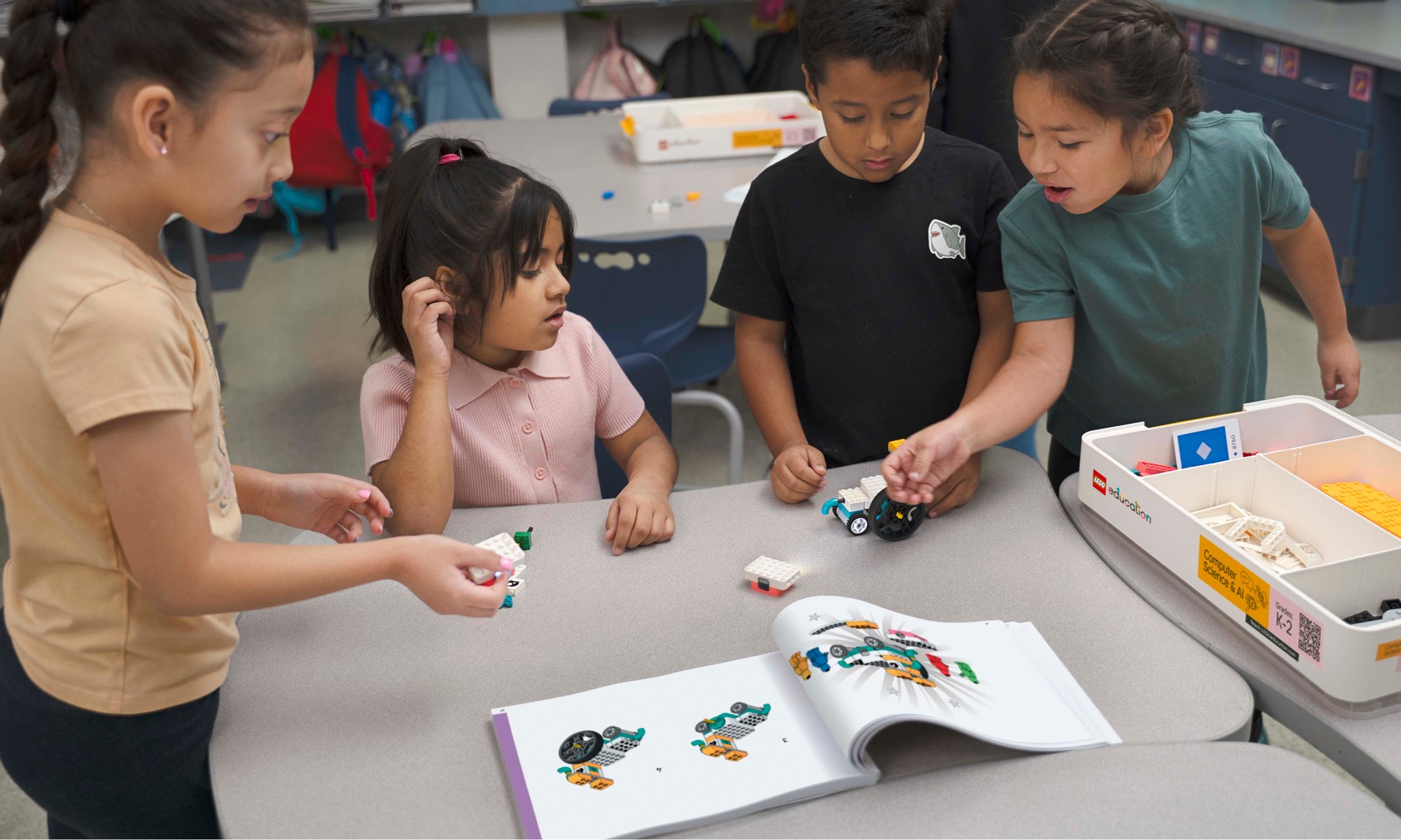 CSAI_45520_US_Lifestyle_students collaborating_4000x2400.png