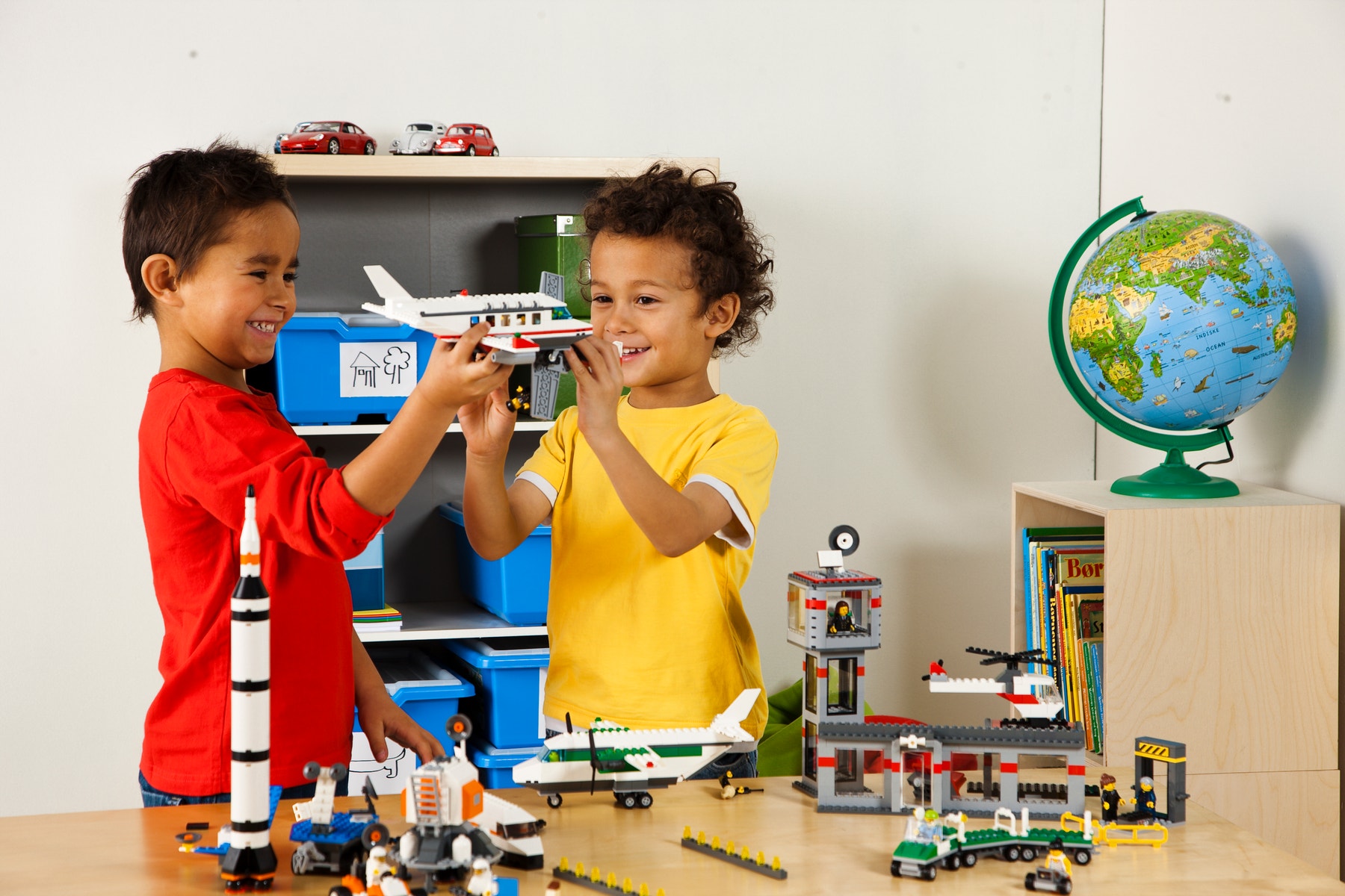 underordnet Sovesal vækstdvale Space and Airport Set | LEGO® Education | Product Resources & Support