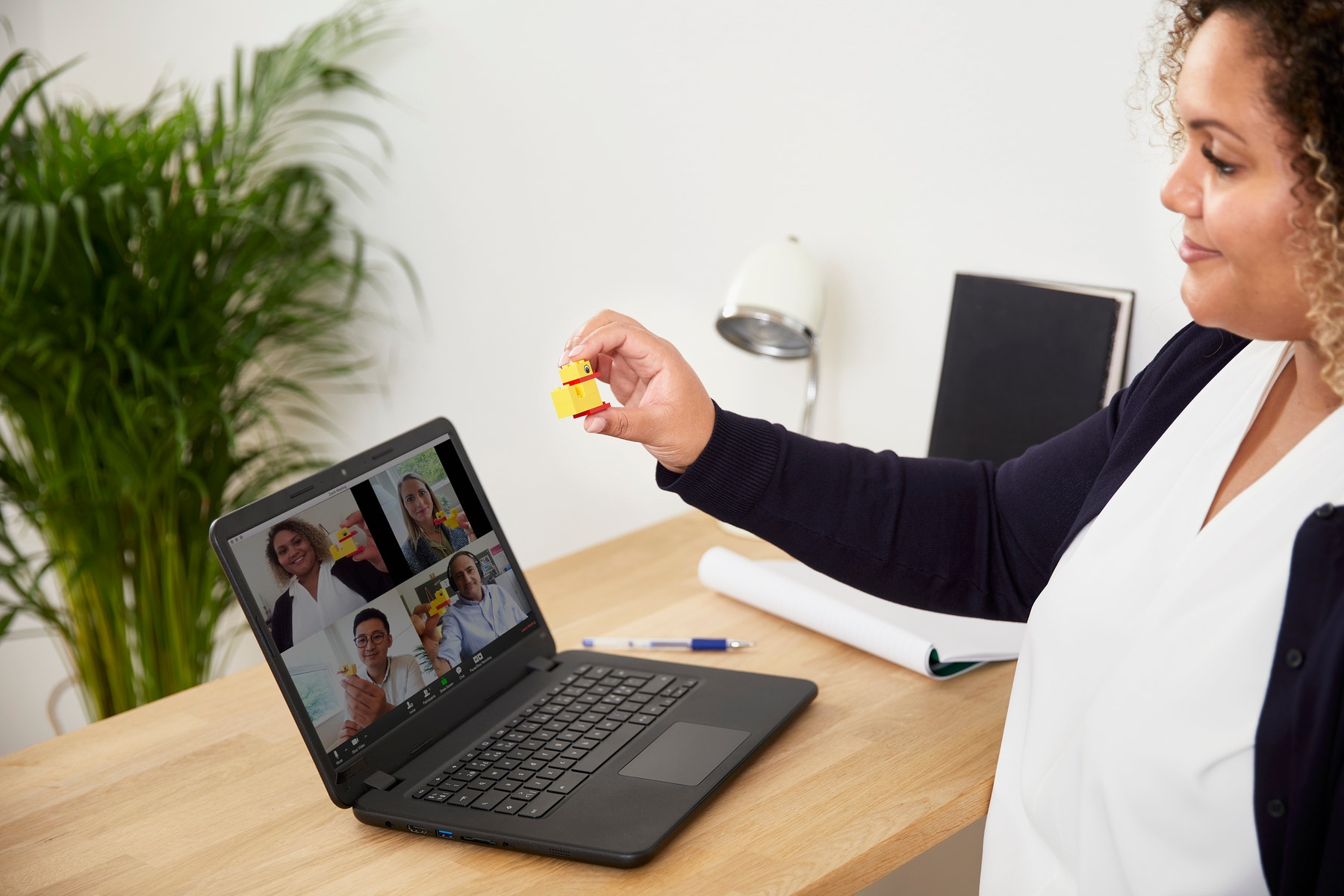 STEAM_Lifestyle_LEGO Education professional development expert on a video call_3000x2000.png