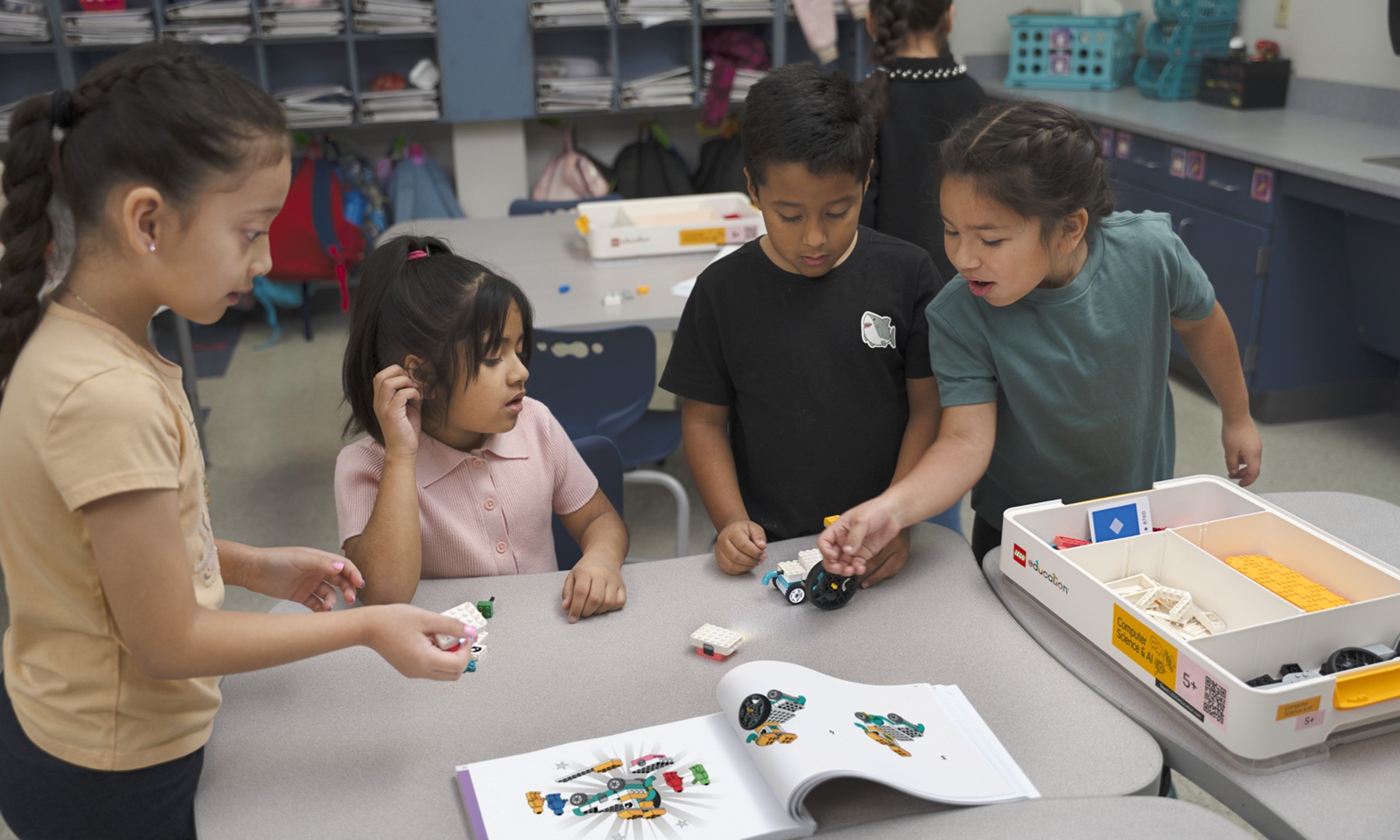 CSAI_45520_LEI_Lifestyle_Students building_4000x2400.png